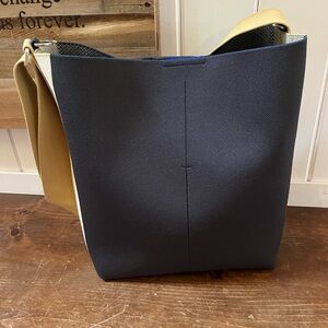 Rothy’s Bucket bag Navy tan mustard